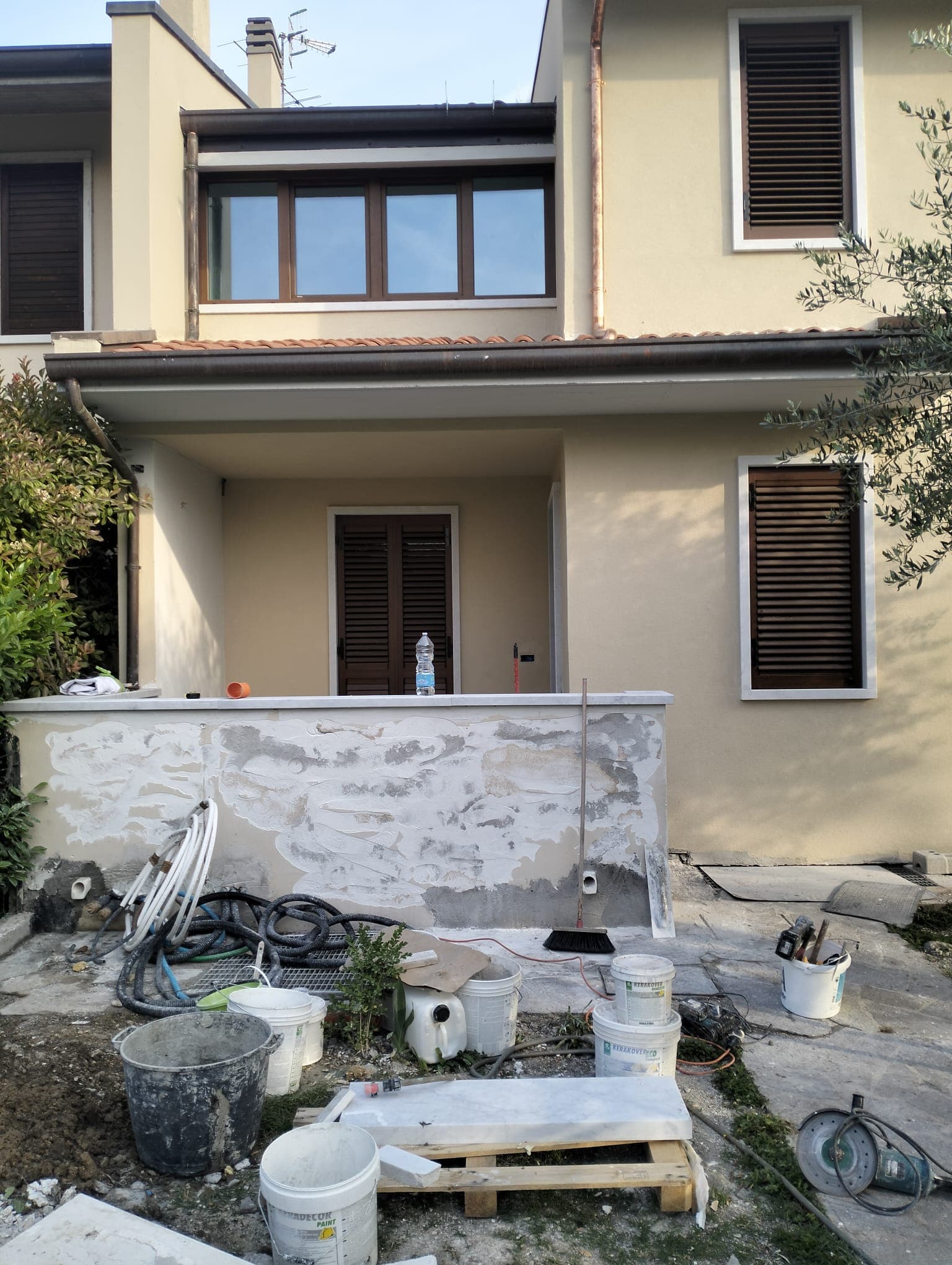 Prima dell'intervento di svuotamento garage a Verona