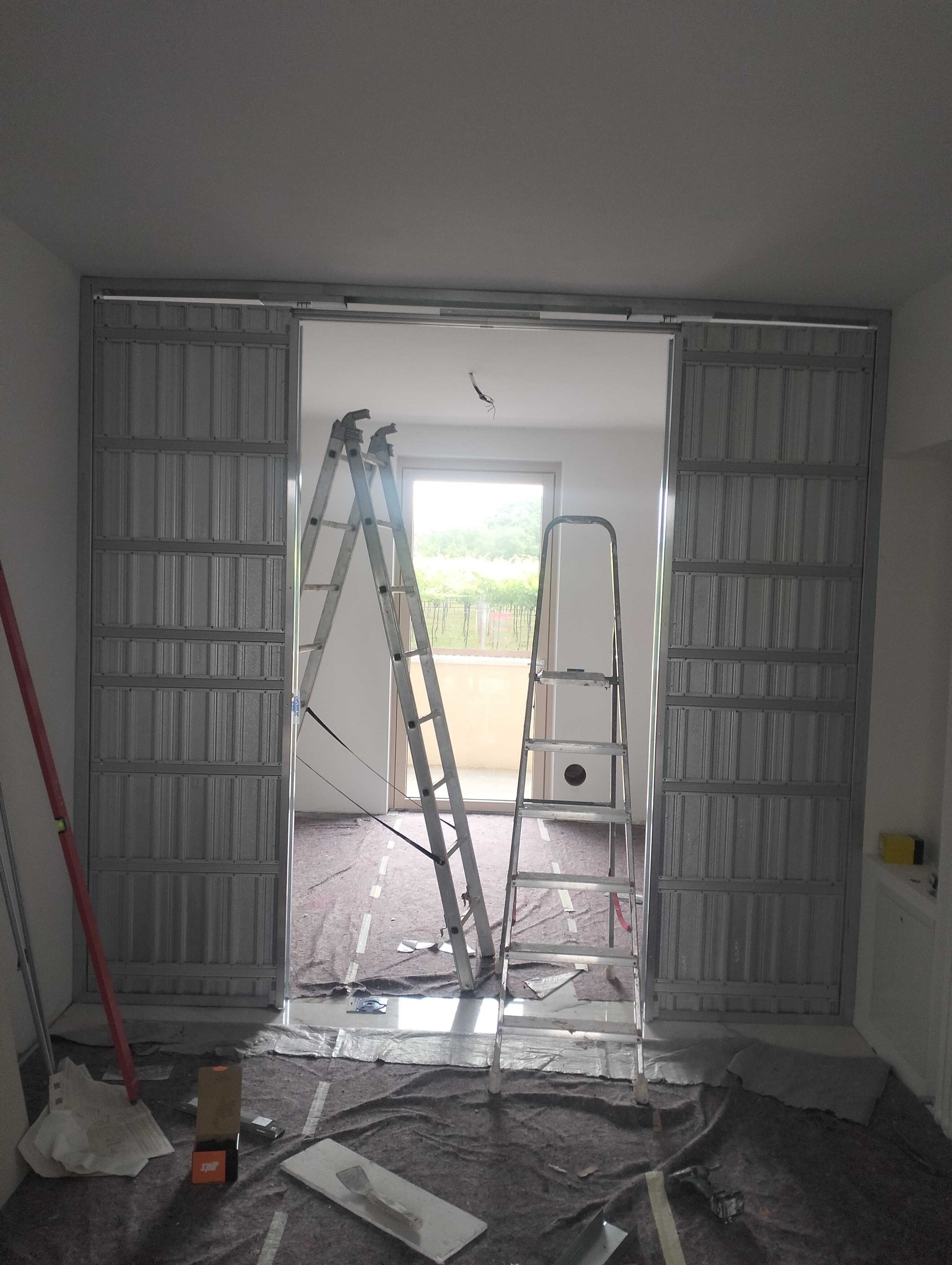 Prima dell'intervento di svuotamento locale a Verona